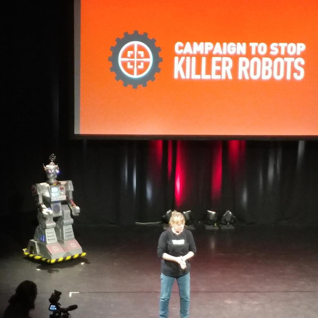 anna_ikeda's tweet image. That the world is too messed up to change is not true. Bad things happen when citizens do not exercise their right to get up and do something, says @JodyWilliams97 #KillerRobotsGer