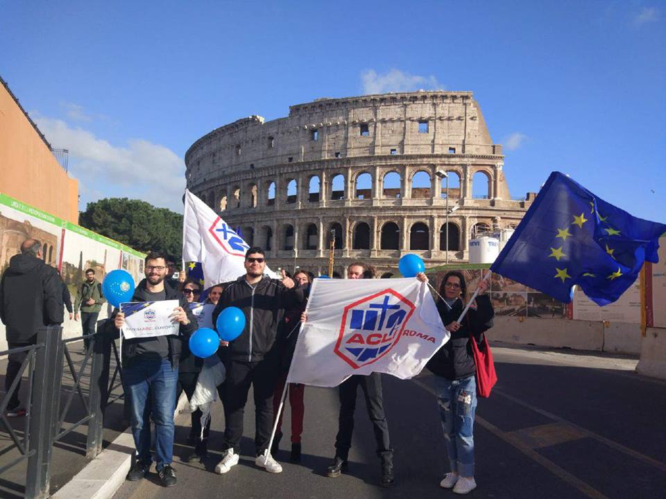 Acli_nazionali's tweet photo. #21marzo #BuonCompleannoEuropa #Europee2019 "E' un gesto semplice e simbolico per sentirci cittadini della nostra grande casa,l'#Europa".Le bandiere dell'Europa e dell'Italia in tutte le sedi #Acli e le piazze italiane.@ACLI_Roma #AcliTrieste #AcliPalermo @Aclifoggia @21marzo2019 https://t.co/cJPIn0QGgu