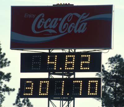 InNhra's tweet photo. In this day at 4:40 in the afternoon in 1992 Kenny Bernstein became the first person to break the last great barrier 300 mph @GvilleDragRaces #InNhra #InDragRacing https://t.co/zxLRvsErs5