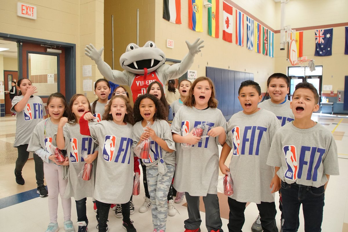 RGVVipers's tweet photo. In celebration of #NBAFitWeek the #RGVVipers were at Perez Elementary taking over their 2nd and 3rd grade PE class. Fang's PE Takeover is a physical fitness program that the Vipers implement throughout the community during the season. #NBAGLeague #NBACares #NBAFit https://t.co/xgEO7oefB3