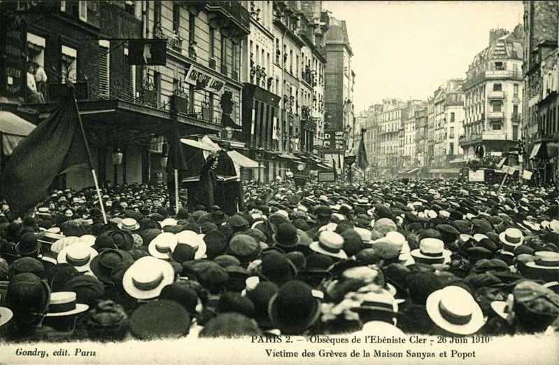 On parle aujourd'hui de recourir à l'armée pour renforcer les forces de l'ordre.
En 1910 on avait déjà cette bonne idée... On maintenait alors l'ordre à coups de crosse de revolver sur la tête et de sabre... 1 mort et de nombreux blessés plus tard... ⤵️