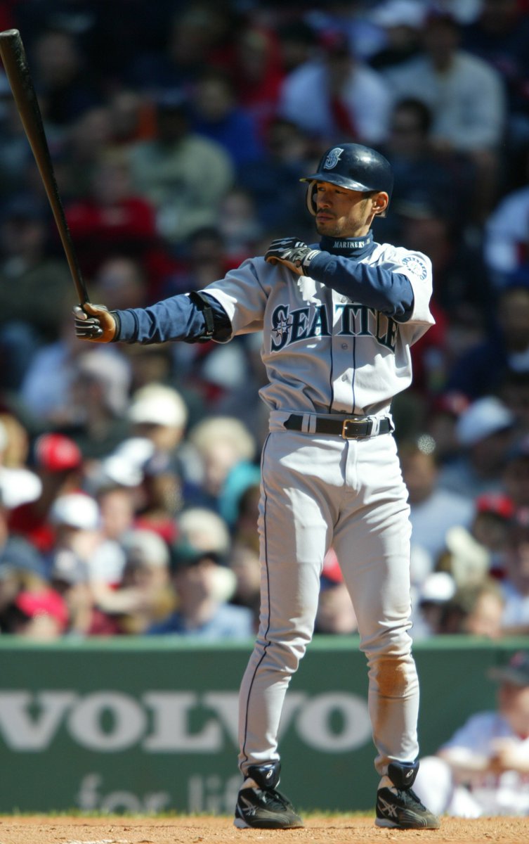 ESPNImages's tweet photo. Standing O for Ichiro Suzuki ⚾️🙌 10-time All-star. #Ichiro #retirement https://t.co/Dgm18B4XMH