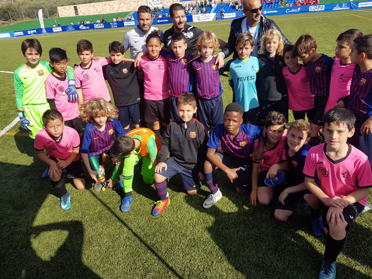 samcamdosher's tweet photo. ⚽️Torneo Internacional Posadas

Este fin de semana tuvo lugar la fase final donde los nuestros fueron derrotados por el campeón del torneo en la primera ronda, el FC Barcelona. https://t.co/gjEKXRk888