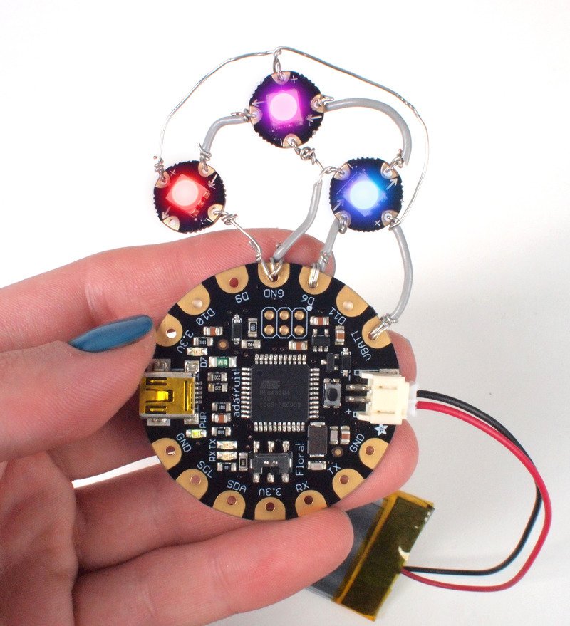 MegaBrights's tweet photo. E-textiles are an awesome mix of traditional textiles &amp; innovative tech that can help create wearable solutions to student's inquiry ✨

#Peel21st #SheInnovates #MakerEd #InventForGood #STEAM @adafruit @SparkFunEDU https://t.co/ez0dC3TEPx