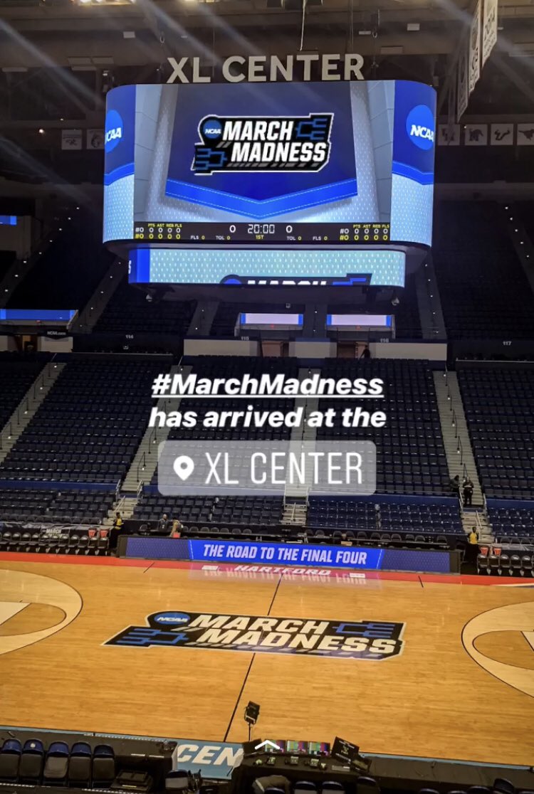 March Madness is here!! Join #CTSS tonight from 6-9 @ Jack Black Bar in DC on 14th Street. Our Huskies might not have made it but the tournament kicks off in Hartford! #firstdrinkisonus! #ctss #madness #MarchMadness #basketball 🍺🏀