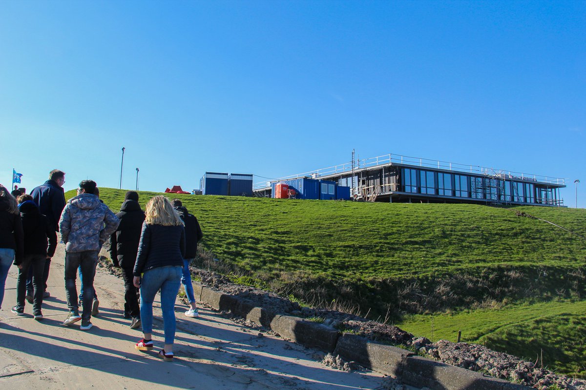 #Wistjedat de leerlingen van klas 2 van het Piter Jelles de Dyk afgelopen dinsdag een rondleiding hebben gehad bij het #Energiekenniscentrum? <a href="/Frisobouwgroep/">Friso Bouwgroep</a> heeft de leerlingen uitleg gegeven over hun vakgebied en nam ze vervolgens mee de #bouwplaats op!