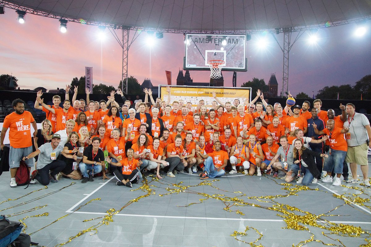 NLEventMakers's tweet photo. Vandaag start de vrijwilligerswerving voor de FIBA 3x3 World Cup!🏀 Kom jij ons tussen 18 en 23 juni helpen als #EventMaker op het Museumplein in Amsterdam? Meld je aan als EventMaker via https://t.co/ZrW2p8dYnm https://t.co/GExtT11wzL