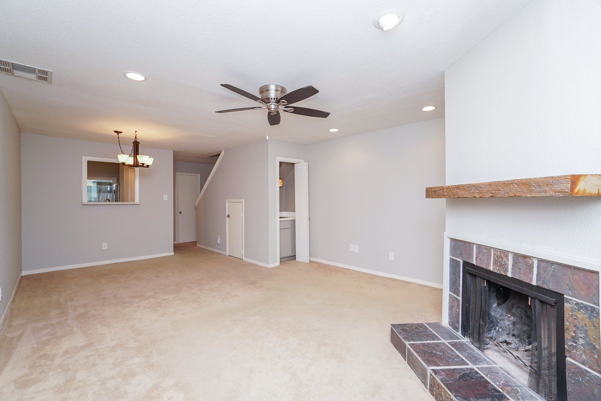 PurchaseHouston's tweet photo. #openhouse Saturday 1-3 p.m.
5012 Glenmont Drive, Houston, TX 77081
https://t.co/eeyhAB1Usr
https://t.co/V9NfQrxeoD
https://t.co/QeHcoQR32p
#bellairehighschool #townhomeforsale #realestate #realtor #thejohnsonteam #kwmemorial https://t.co/sO8Qs0o008