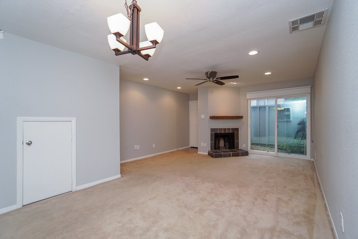PurchaseHouston's tweet photo. #openhouse Saturday 1-3 p.m.
5012 Glenmont Drive, Houston, TX 77081
https://t.co/eeyhAB1Usr
https://t.co/V9NfQrxeoD
https://t.co/QeHcoQR32p
#bellairehighschool #townhomeforsale #realestate #realtor #thejohnsonteam #kwmemorial https://t.co/sO8Qs0o008