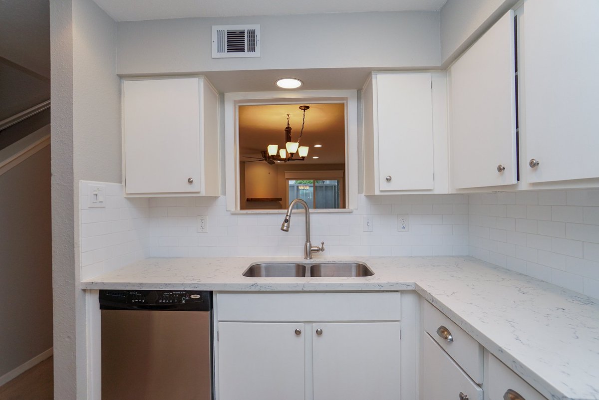 PurchaseHouston's tweet photo. #openhouse Saturday 1-3 p.m.
5012 Glenmont Drive, Houston, TX 77081
https://t.co/eeyhAB1Usr
https://t.co/V9NfQrxeoD
https://t.co/QeHcoQR32p
#bellairehighschool #townhomeforsale #realestate #realtor #thejohnsonteam #kwmemorial https://t.co/sO8Qs0o008