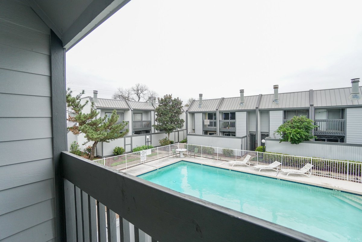 PurchaseHouston's tweet photo. #openhouse Saturday 1-3 p.m.
5012 Glenmont Drive, Houston, TX 77081
https://t.co/eeyhAB1Usr
https://t.co/V9NfQrxeoD
https://t.co/QeHcoQR32p
#bellairehighschool #townhomeforsale #realestate #realtor #thejohnsonteam #kwmemorial https://t.co/sO8Qs0o008
