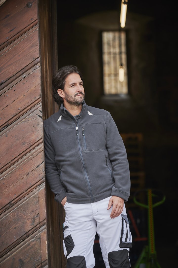 MEWA_CH's tweet photo. Winterjacke ade, der Frühling ist da! Zeit für eine leichte, bequeme #Softshelljacke oder #Fleecejacke für die Übergangszeit. Nicht zu warm und nicht zu kalt, schützt sie und sorgt für gesunde Wärmeisolation. Erhältlich im #Fullservice-System von #MEWAtm. https://t.co/nw0iMiXndv https://t.co/rkCPoOzhYi
