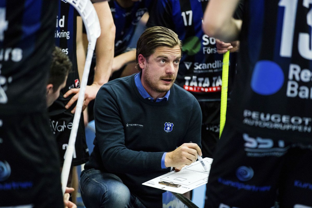 hd_sporten's tweet photo. Niklas Pålsson blir både huvudtränare och sportchef. Han lämnar sitt civila jobb för en heltidsanställning i FCH: ”En dröm för mig att jobba med innebandyn” https://t.co/VgS2oqtD9X #FCHelsingborg #SSl #sslse #innebandy https://t.co/pxUqvYWlDJ