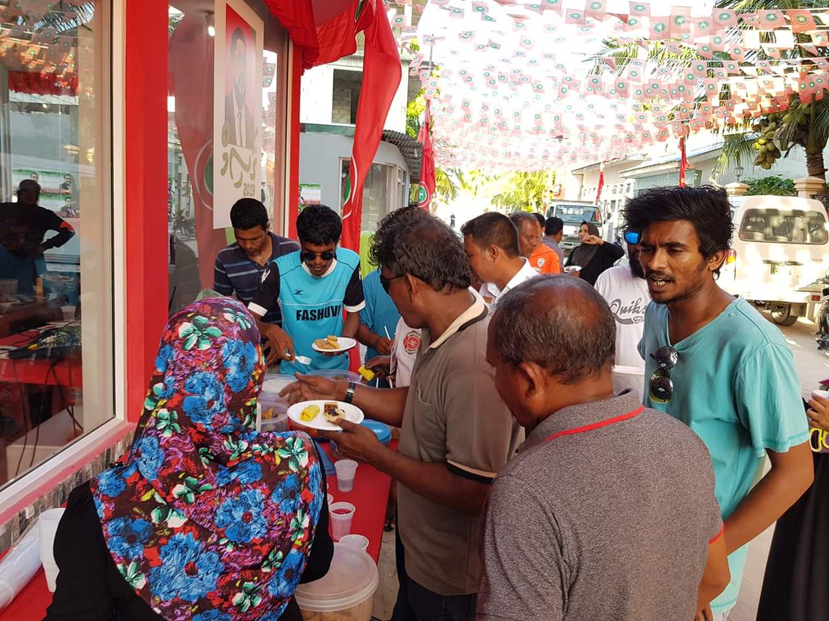 M_Adhuham's tweet photo. JP ge kanbalun thibee varah foariaa joashuga mifaharuves Hon. @qasimibrahim bodu thafaathakun hovaadheyn!
إن شاء الله
#DhenvesQasim
#VoteForQasim✔️✌🏼
#MaamigiliDhaairaa2019
#RayyithungeCandidate - 2✔
#JumhooreeParty https://t.co/TE2KXLn4Sl