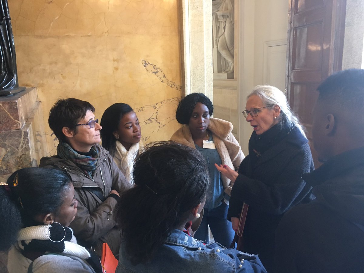 moniquelimon38's tweet photo. Rencontre avec des jeunes venus de #Mayotte pour leur expliquer les mesures fortes et durables du @gouvernementFR pour le territoire : 

✅ 53 engagements et 125 actions du Gouvernement pour développer le territoire et améliorer le quotidien à Mayotte 
@CemeaFr @LeFrenchImpact https://t.co/xmn93Fkf8E