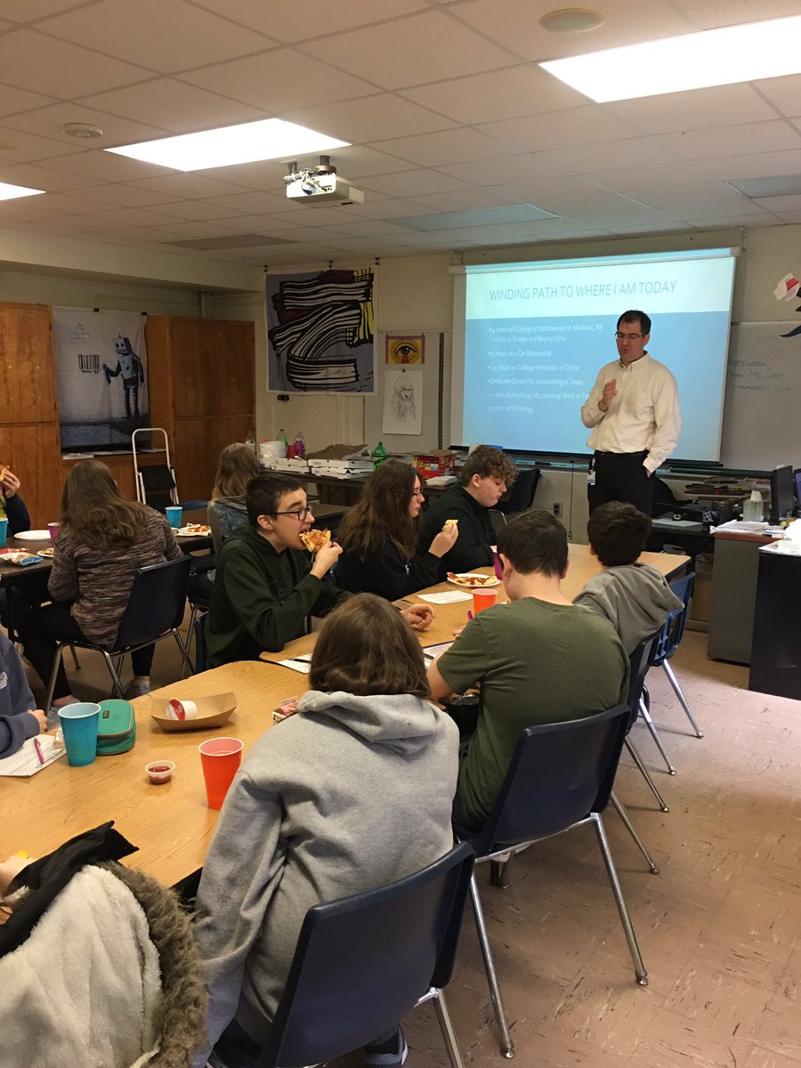kimkditto's tweet photo. Career Chat with GLMS students and Kellogg’s representative Jonathan Thomasma https://t.co/xSPQvI2DND