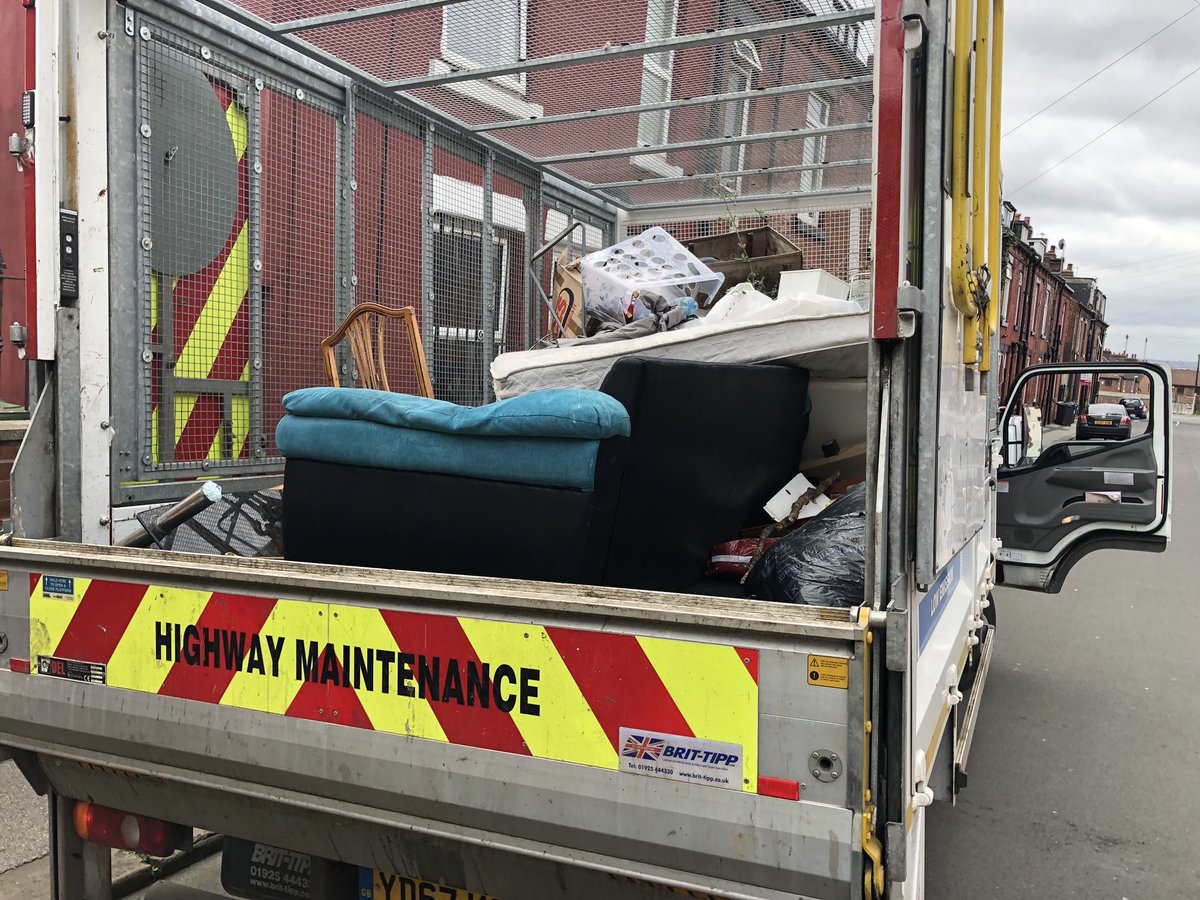 asgharlab's tweet image. A huge thank you on behalf of @BRhilllabour Councillors to all #Burmantoftshousing and 
multi agency partners. Who came to help clean up #EastEndPark #RichmondHill. You all did a great job. @HousingLeeds @WYP_LeedsEast_2 @cllrjudithblake @debracoupar @WYP_LeedsEast 👍👍👍👏👏👏👏