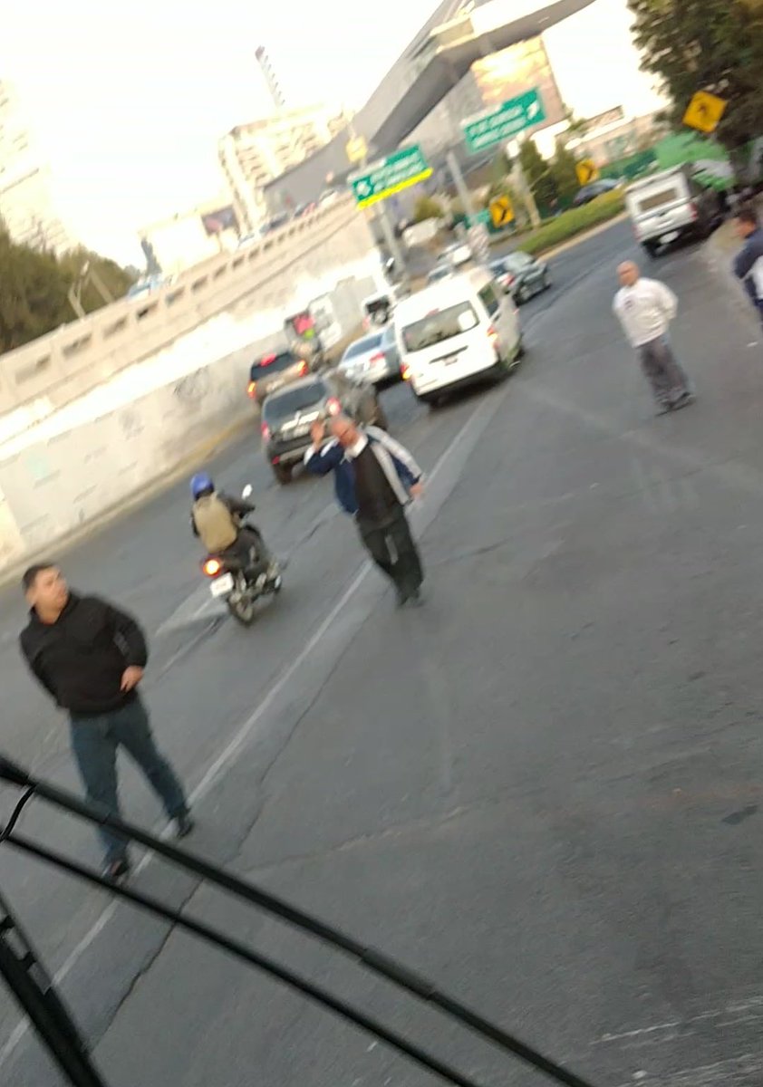 vikthorio's tweet photo. Estos son los pelafustanes de la Ruta 5 que han estado deteniendo y amedrentando a los camiones de SVBus-Jetty @Claudiashein @andreslajous @CDMX_Semovi @JettyMX @SVBusOficial https://t.co/HnG5ebEyVl