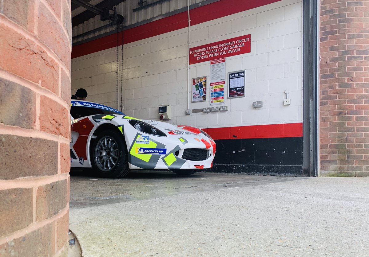 OfficialBARCHQ's tweet photo. Kicking off a new @GinettaCars season in style at @Brands_Hatch today! #BARC https://t.co/N0MsZXb154