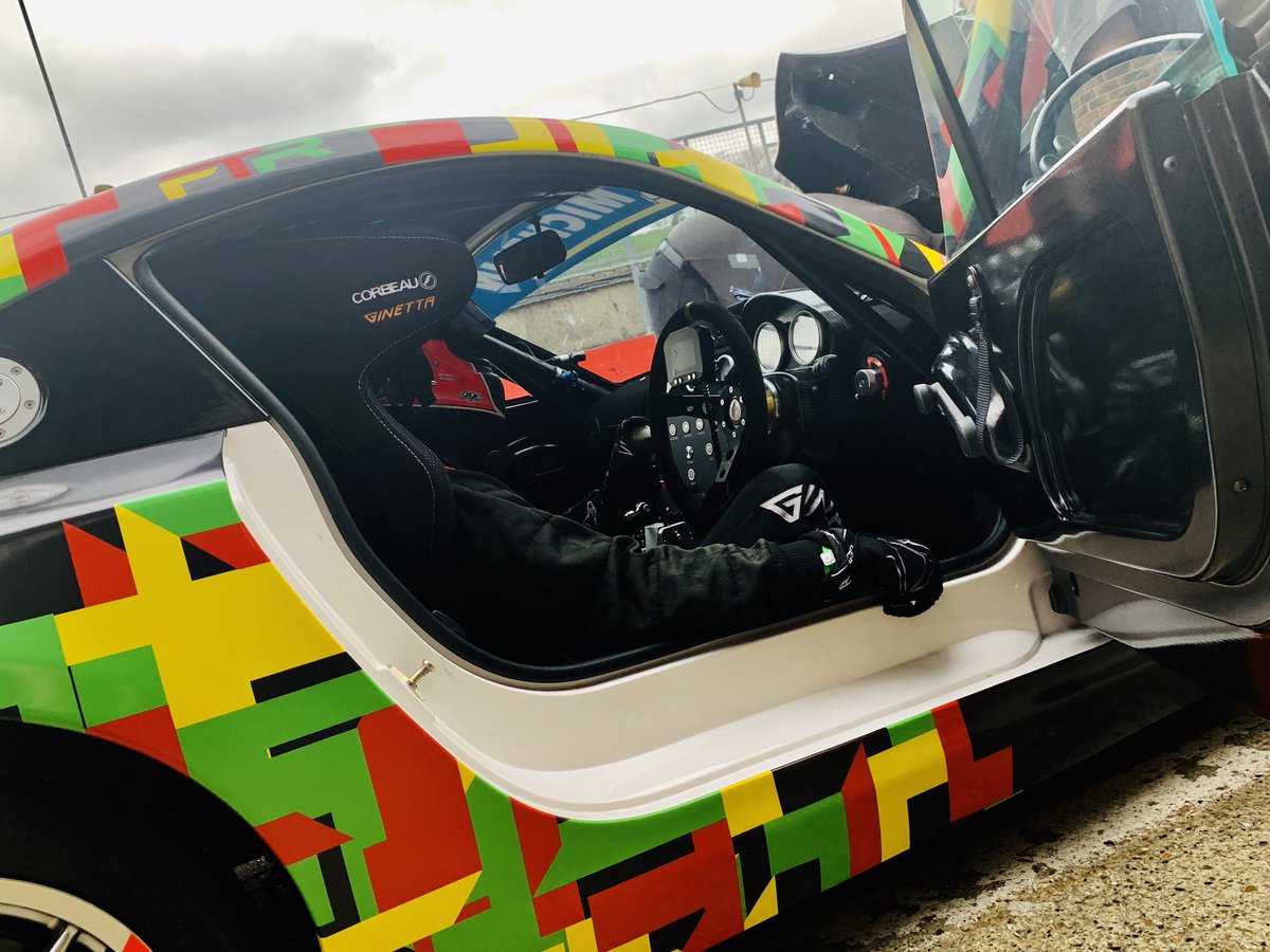 OfficialBARCHQ's tweet photo. Kicking off a new @GinettaCars season in style at @Brands_Hatch today! #BARC https://t.co/N0MsZXb154