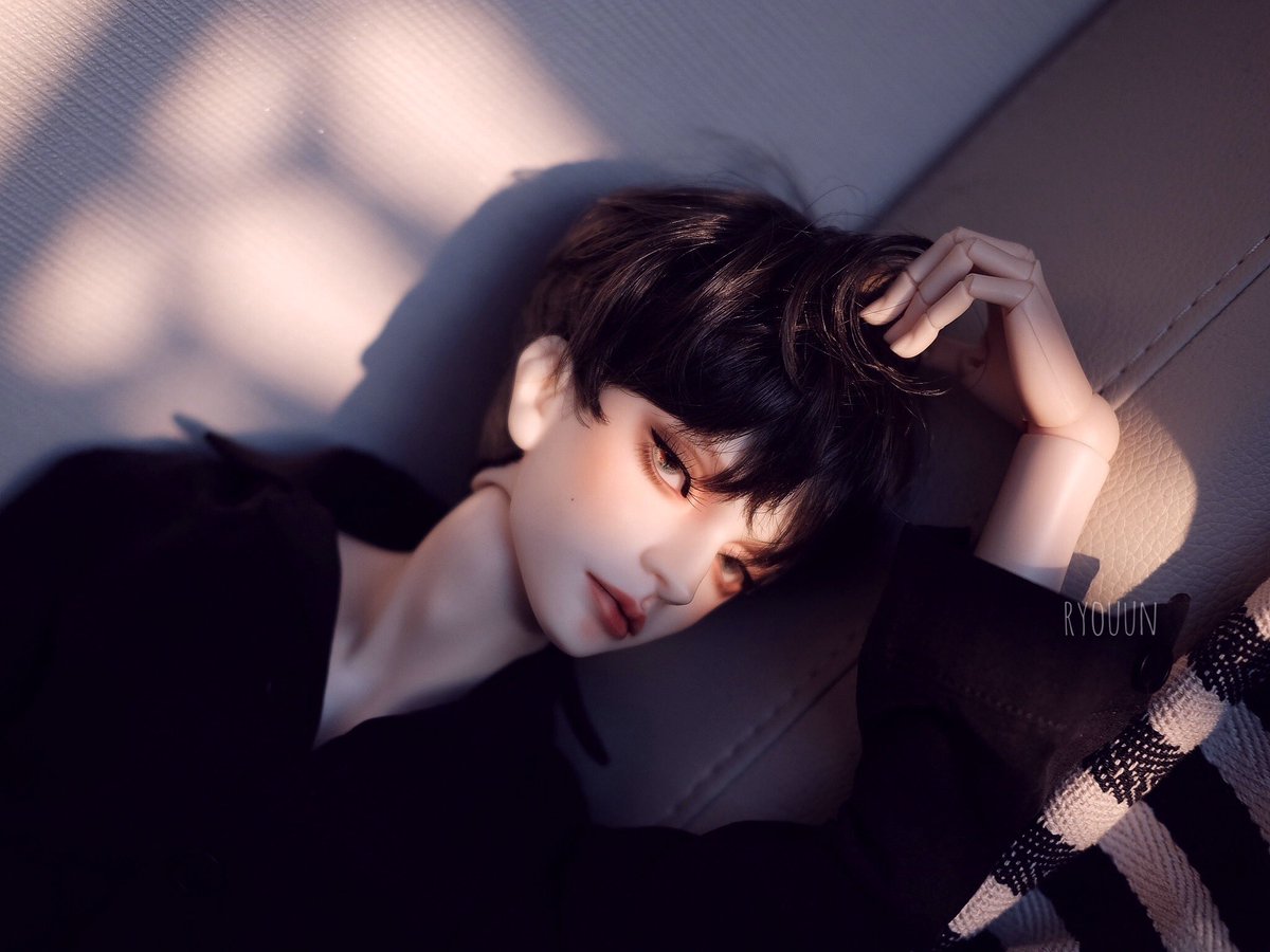 ryouun_j's tweet photo. 오늘도 일찍 자긴 글렀다. 카메라 롤이나 털자. 나츠! https://t.co/bAFhsbMNzd