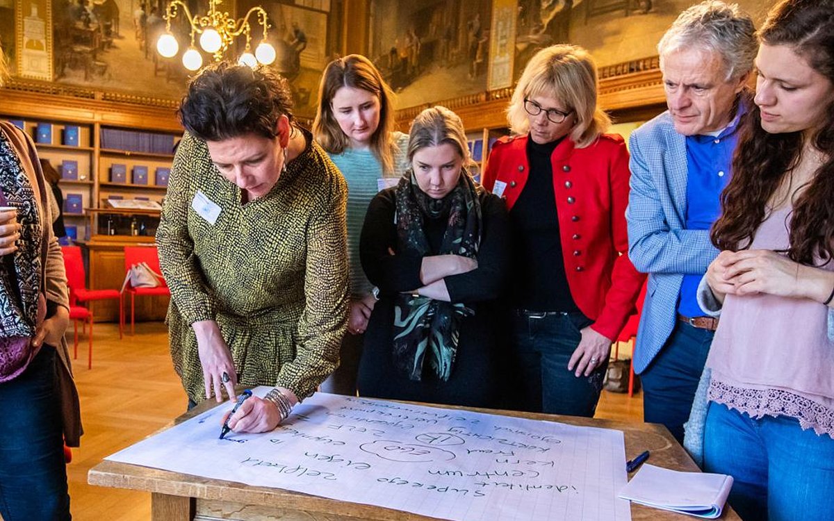 AenOGemeenten's tweet photo. Houd jij je als gemeenteambtenaar bezig met burgerinitiatieven in de praktijk? Speciaal voor jou organiseren we op 17 april het Werkatelier ‘Burgersinitiatieven in Burgers' Zoo. Lees meer over deze dag en meld je aan: https://t.co/Odg4ScK80z. https://t.co/a9gkNynRhH