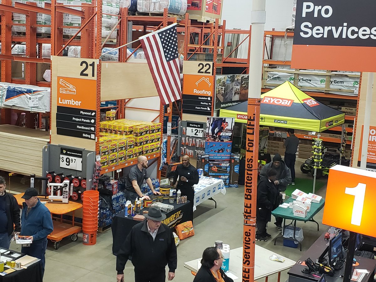 NTomocik's tweet photo. 3810 throws down for our PRO APPRECIATION! @homedepot3810 @sue_drop @JHissom3810 @AOcker_HD @mcmiller_2 @davepwest @John_Lerch https://t.co/GD6M9YVd0l