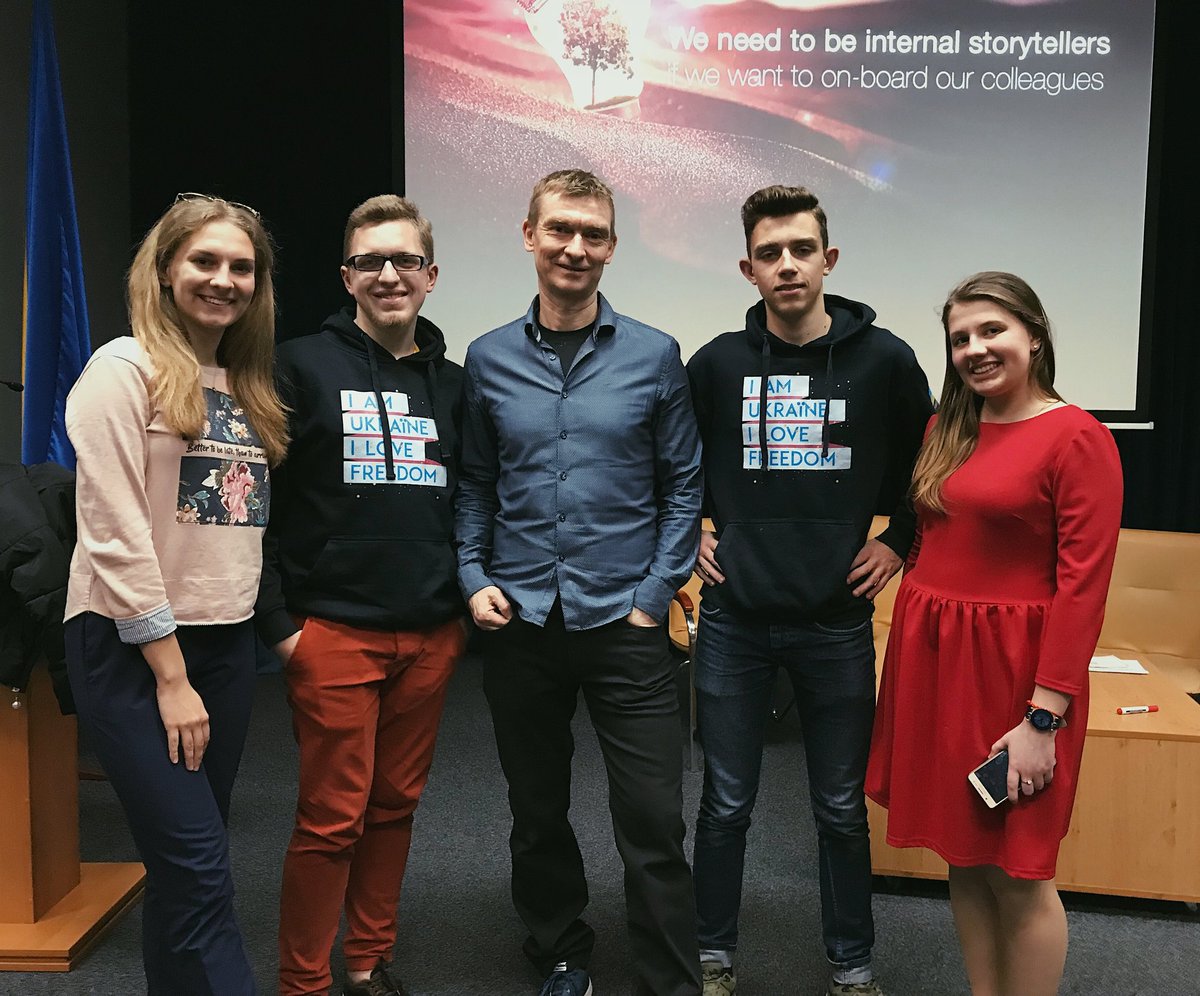 ula_kyiv's tweet photo. Talk🇳🇴🇺🇦with @holmor from @InnocodeNorge and study about #media #strategies and local newspapers🗞in @UCU_University
"It's really critical to know What is going on around you. And it's hard. And it's impossible. But what you need to know is your customers needs and talk to them." https://t.co/Ox4pDsc3hL