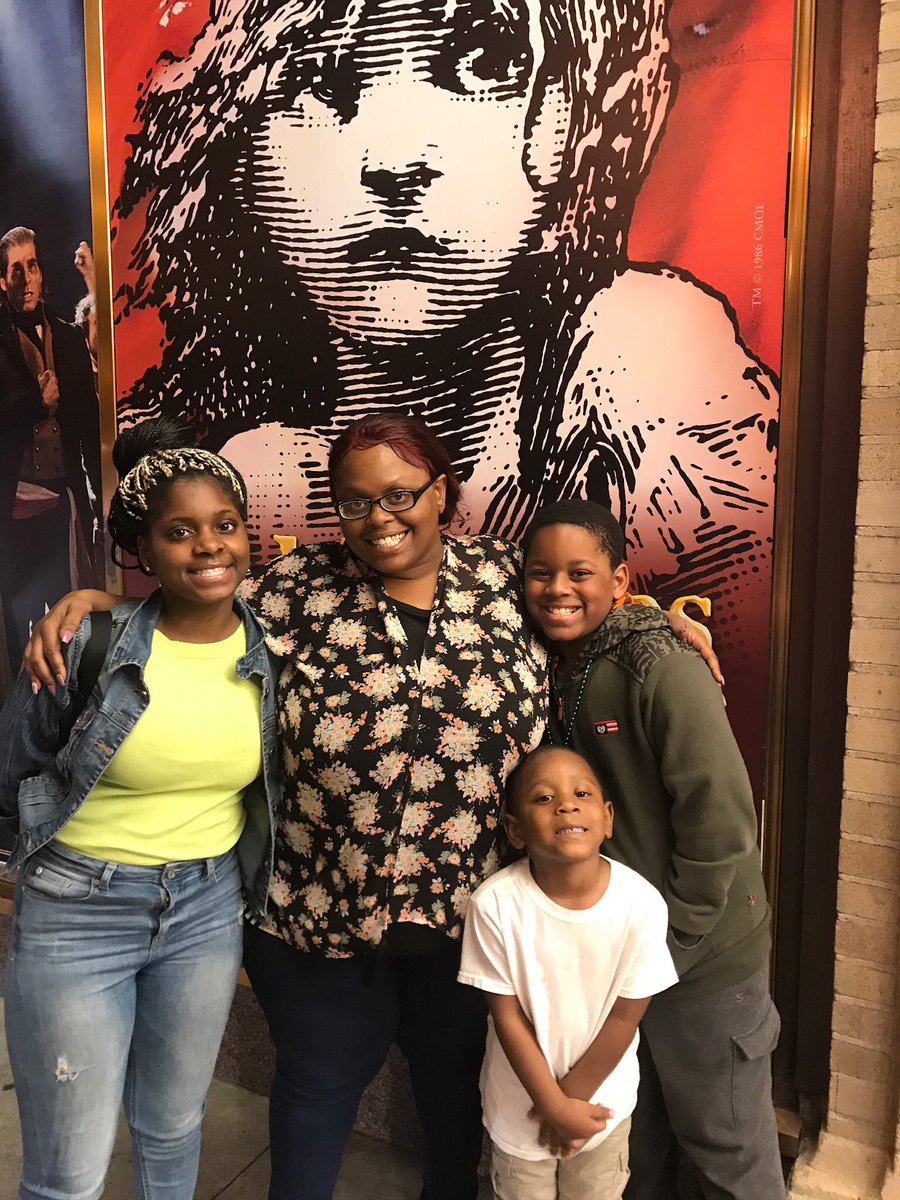 RE_1995's tweet photo. #tbt Thanks to #REpartners @MVKatlanta & #mreverythingcafe, #REProjectSTEMWARE students from @APSWashington & their families (with younger @APSHollisCrew siblings) came together for a night of good food & convos before seeing #LesMis! #expandingexperiences @APSPartnerships https://t.co/2wdDekcyiw