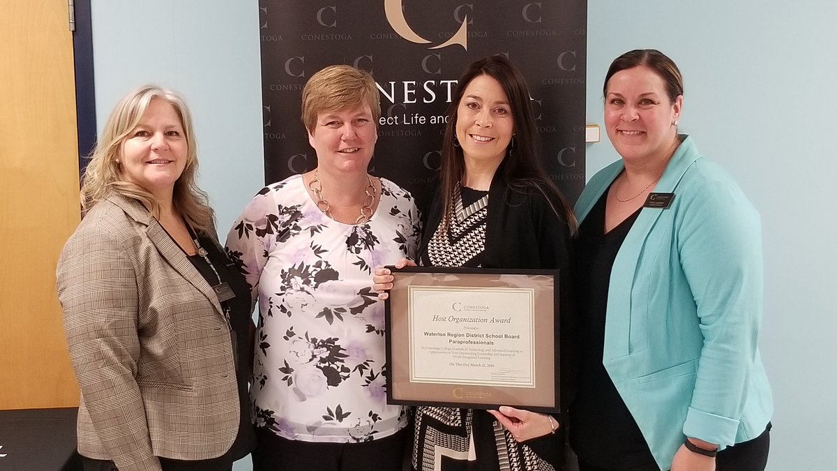 PattiLeather's tweet photo. Conestoga Human Services Chair, @CathyO'Toole and me thank @CarrieParking, Paraprofessional Supervisor and @KarenMoore, Principal of @wrdsb. The EAs, teachers and Principals who mentor @ConestogaC Educational Support students provide meaningful experiences. #CCWIL #conestogaERA19 https://t.co/1IYqj1mQyT