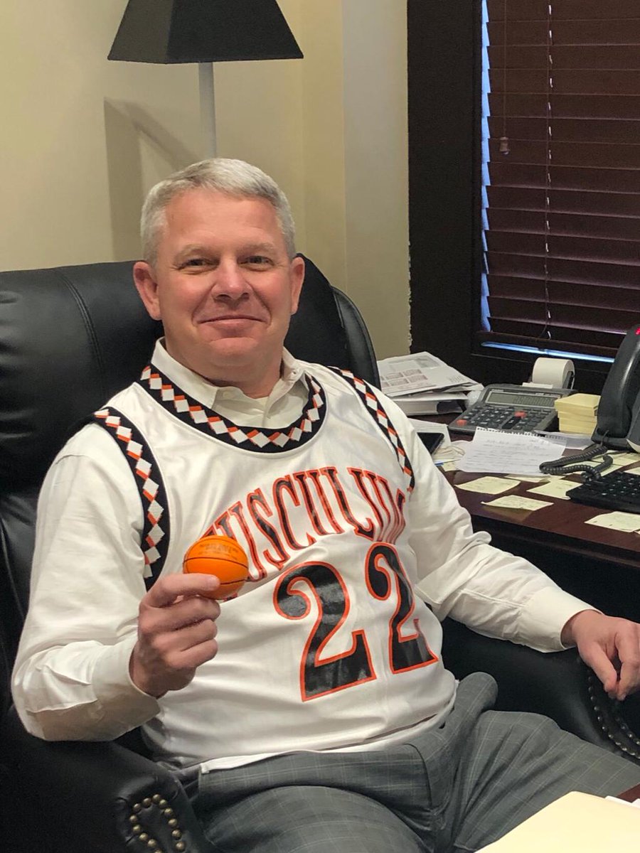 AJBank_TN's tweet photo. Spring means March Madness, and we think we have the best point guard around, our own Executive Vice President and former Tusculum Pioneer, Doug DeBusk. He’s helped friends for so long now, it is truly how he handles business. #22 #readytoassist #jerseystillfits https://t.co/SrVWza68Ed