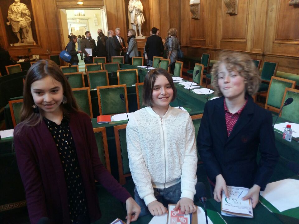 CollegeWeyer's tweet photo. Nos élèves de 5ème, lauréats nationaux du concours des 10 mots, reçus ce jour à l'Académie Française. Photos prises avant, pendant et après le discours qu'ils devaient tenir devant les Immortels. Nous sommes très fiers d'eux et de leurs professeurs ! https://t.co/S6VFy2echR