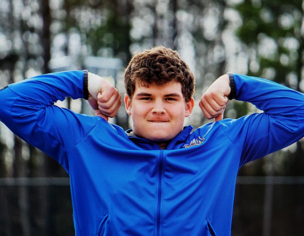 coachchis1's tweet photo. Sometimes he wants to let everyone know that he is the No. 1 ranked shot put thrower in  the Region....💪

#he better not scratch again
#dont be afraid to be great https://t.co/XREZtVJQQZ