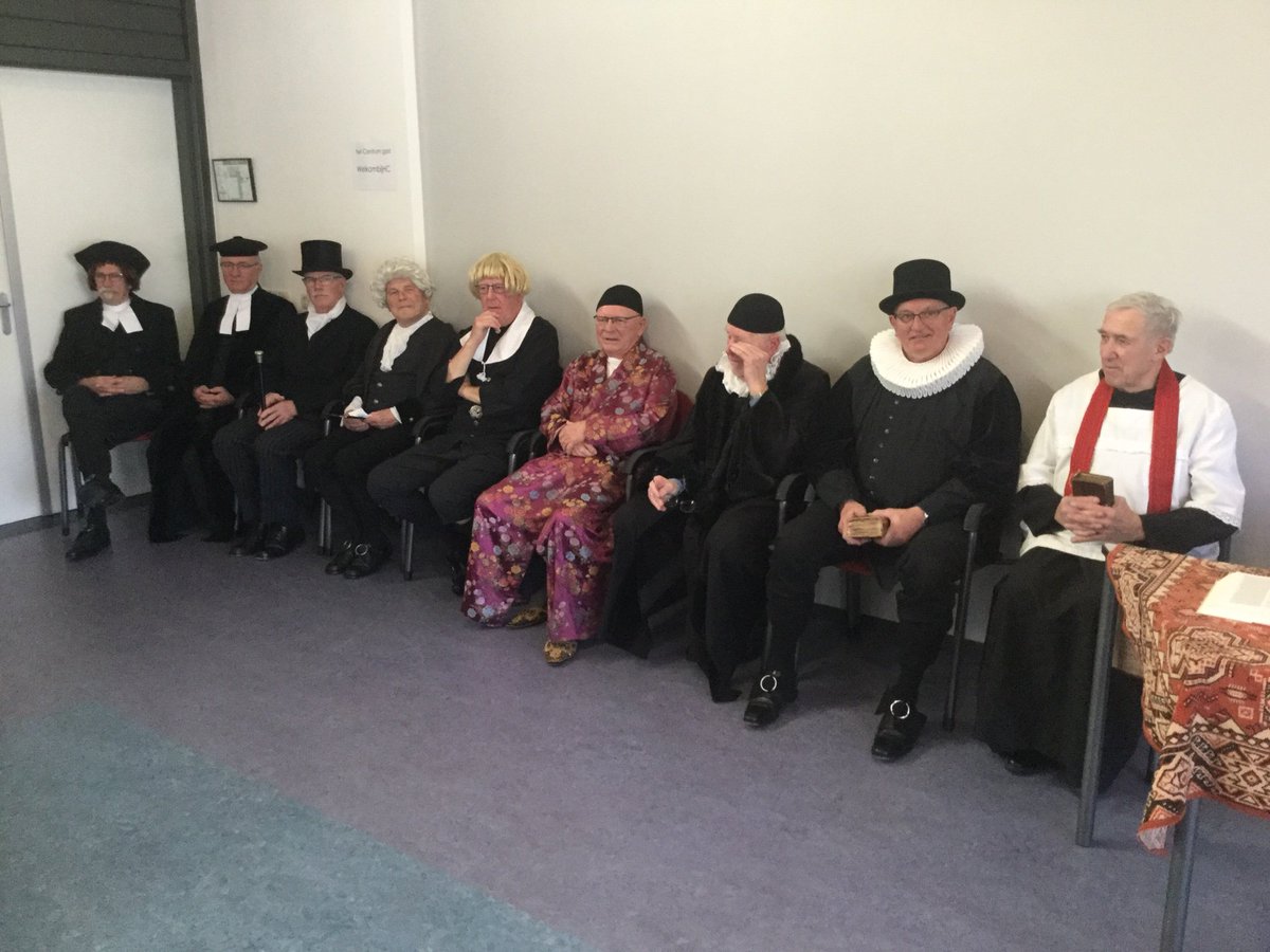 Een heuse protestantse religieuze Get Walk van toga’s  bij de PCOB Hellendoorn-Nijverdal. Kleur- en leervrijheid voeren de boventoon bij de huidige dienaren en dienaressen des woords.
#pcob