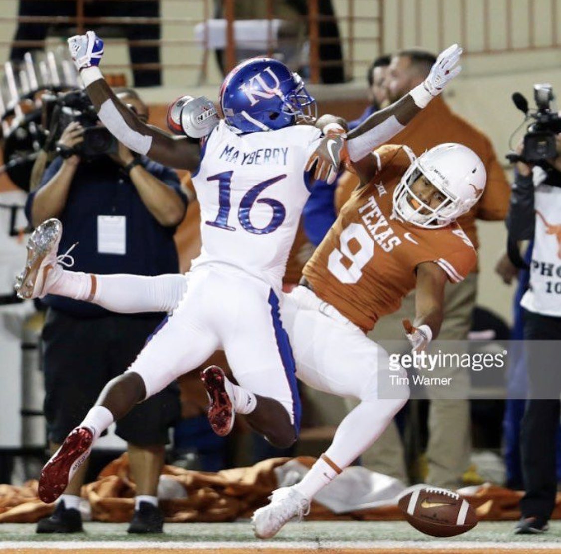 DueceMayberry's tweet photo. Iβm grateful and appreciative to have earned my 3rd D1 offer from @CoachLesMiles βs University Of Kansas. #1stBIG12 #RockChalkJayhawk #EasyOnEm #MAY https://t.co/rSCP7gZT9Q