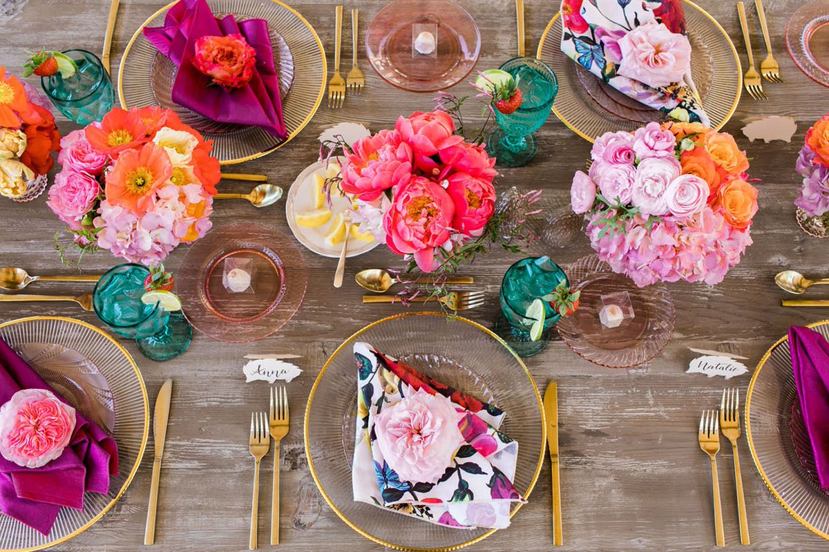 ScapingBy's tweet image. We love this #springtablescape courtesy of Green Wedding Shoes ❤️See more at scapingby.com
.
.
.
.
.
#tabledecorating #tableinspiration #tablestyling #tablescape