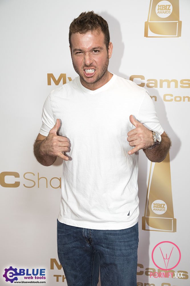 JakeRaymond69's tweet photo. #xbizla #XBIZAwards #xbizshow #XBIZ #2019XBIZAwards @XBIZ @chadwhitexxx https://t.co/8J6TD6PW9n