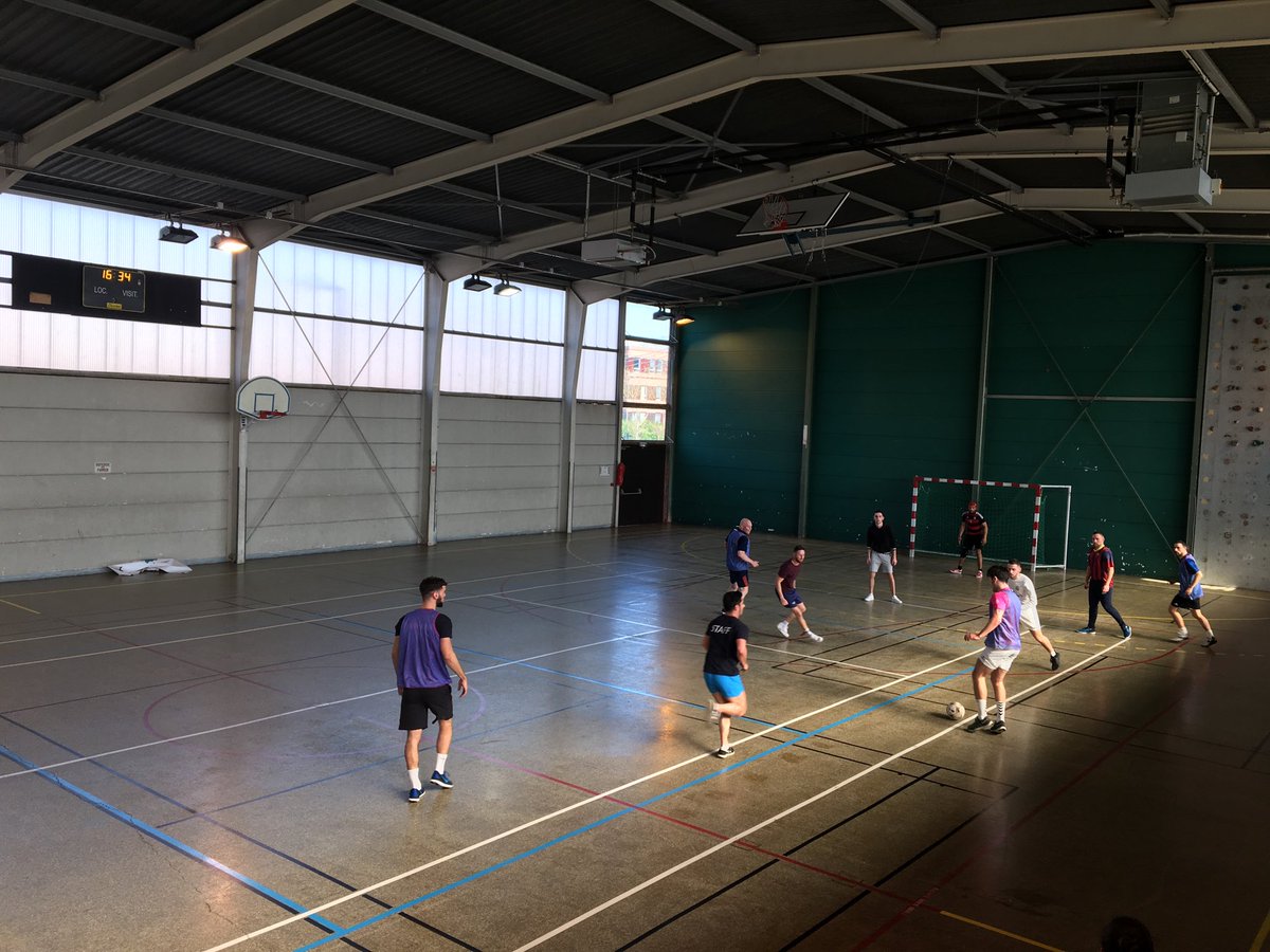 Match profs et administratifs contre étudiants : ça court à Cergy ! ⁦<a href="/fetedudroit/">fête du droit</a>⁩ ⁦<a href="/BDEPortalis/">BDE Portalis 🅿</a>⁩ ⁦@UCP_Germinet⁩