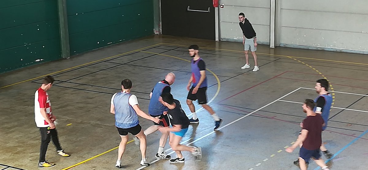 Le Match de Foot Profs/Élèves c'est maintenant ! <a href="/BDEPortalis/">BDE Portalis 🅿</a> <a href="/UCPdroit/">CY faculté de droit</a> #fetedudroit