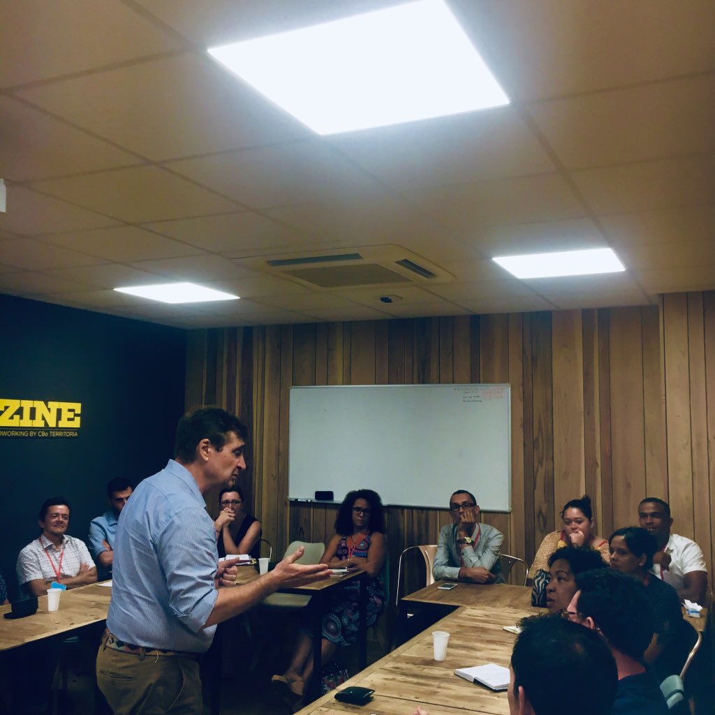MEDEFReunion's tweet photo. #mentorlab by MEDEF974 : Jean-Marc DE COURSON, directeur BNP Paribas Réunion et Président de la délégation reunionnaise de la FBF partage ses conseils « pour mieux entreprendre » aux #neo_preneurs et aux #mentors.
#mentoring #entrepreneurs #LaReunion https://t.co/JfJfxN6W6e