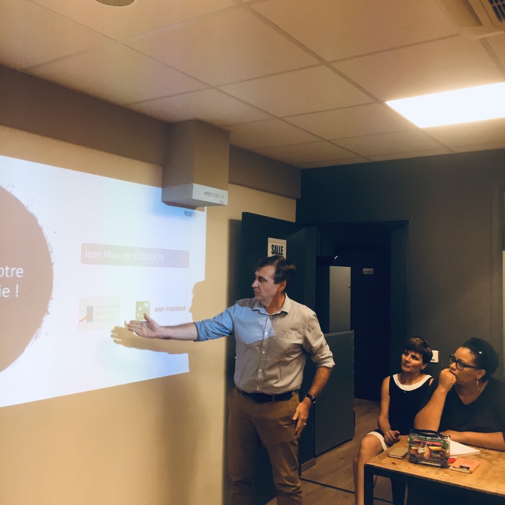 MEDEFReunion's tweet photo. #mentorlab by MEDEF974 : Jean-Marc DE COURSON, directeur BNP Paribas Réunion et Président de la délégation reunionnaise de la FBF partage ses conseils « pour mieux entreprendre » aux #neo_preneurs et aux #mentors.
#mentoring #entrepreneurs #LaReunion https://t.co/JfJfxN6W6e