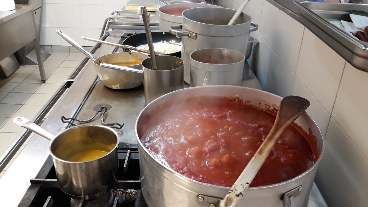 badalonaport's tweet photo. Avui, representants de direcció, menjador, AMPA i CE han visitat les instal·lacions de @7itria on es prepara la línia freda. La visita i el dinar ha estat un èxit! #tastamibonprofit #menjadorescolar #7itria #liniafreda https://t.co/KyItPMK1Vx