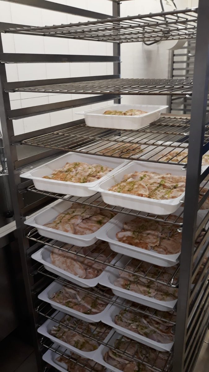 badalonaport's tweet photo. Avui, representants de direcció, menjador, AMPA i CE han visitat les instal·lacions de @7itria on es prepara la línia freda. La visita i el dinar ha estat un èxit! #tastamibonprofit #menjadorescolar #7itria #liniafreda https://t.co/KyItPMK1Vx