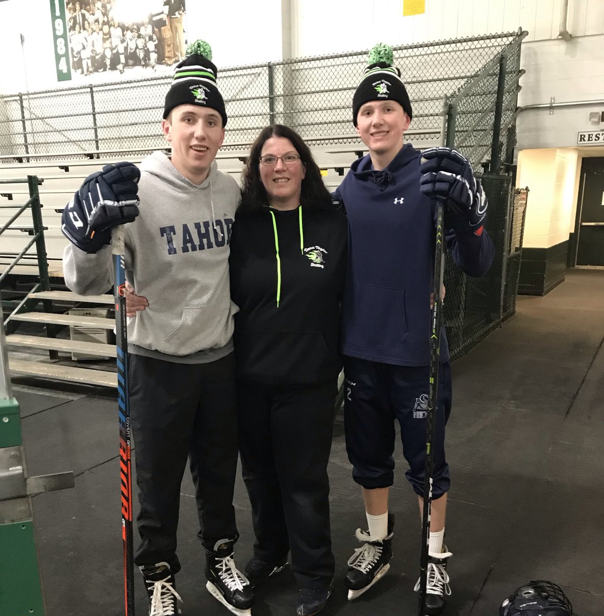 dtskating's tweet photo. Morning skate with these guys! #alwaysworking #tightturns #soproud #dtsfamily https://t.co/Ip6jQvosKe