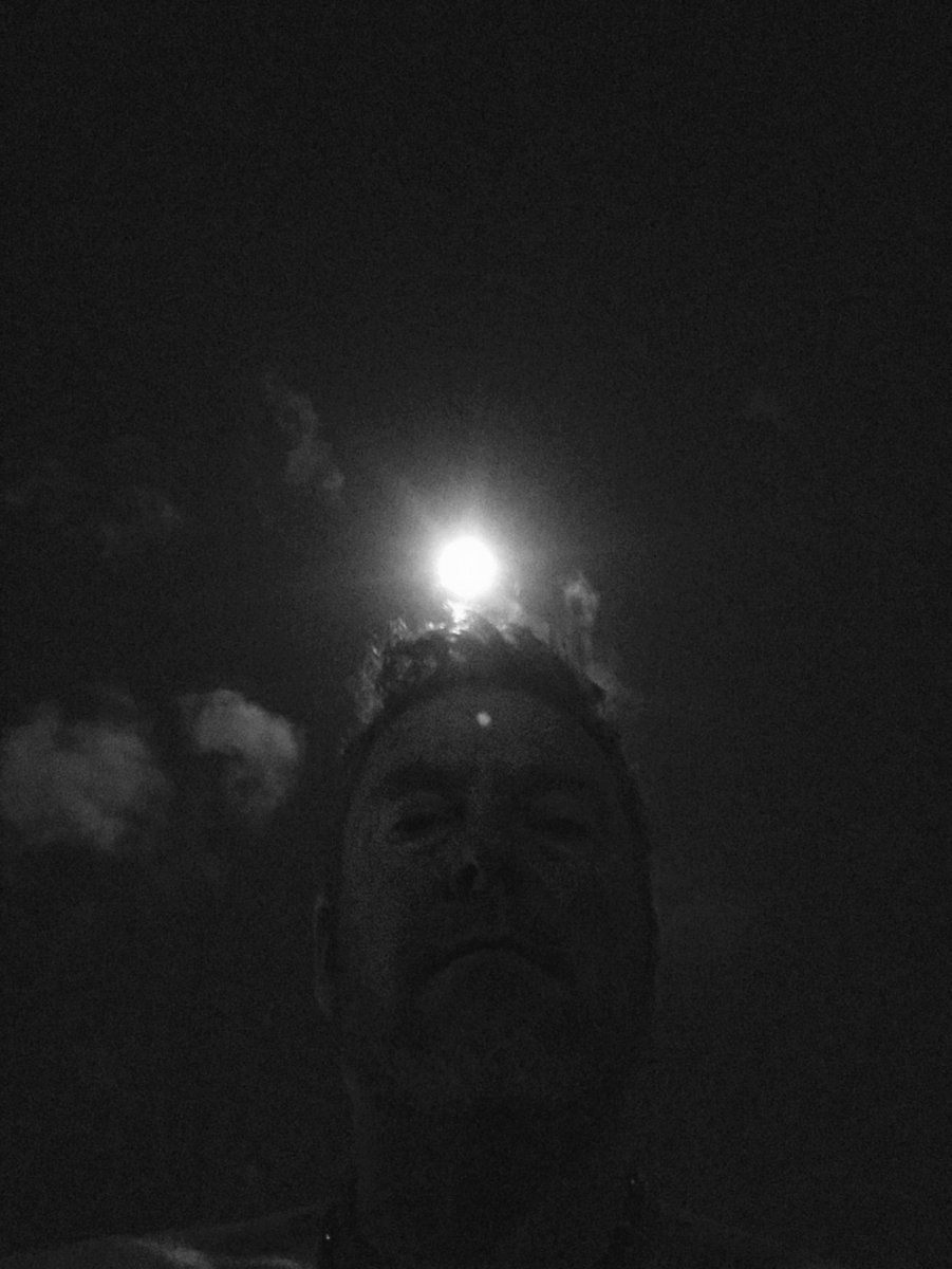 TerrenceJon's tweet photo. Welcoming the #luz #SpringEquinox2019 from the roof #fullmoon #meditation #prayer #goodvibes #whitelight https://t.co/AocrPXihsc