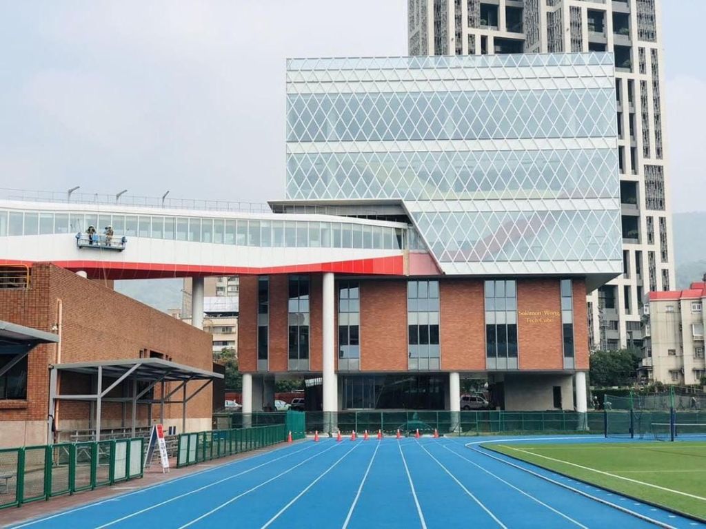 Newly opened Solomon Wong Tech Cube STEAMs into the future blueandgoldonline.org/wp/2019/03/21/…