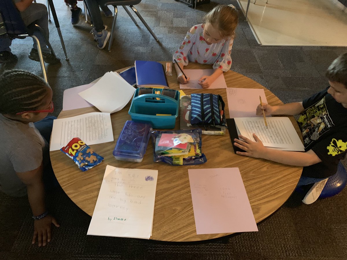 JoniLindbloom's tweet photo. Writing Celebration Day! The students enjoyed reading published pieces from their peers... while eating a fun treat! @EMSISD @HighCountryElem https://t.co/4FXNmpoW0K