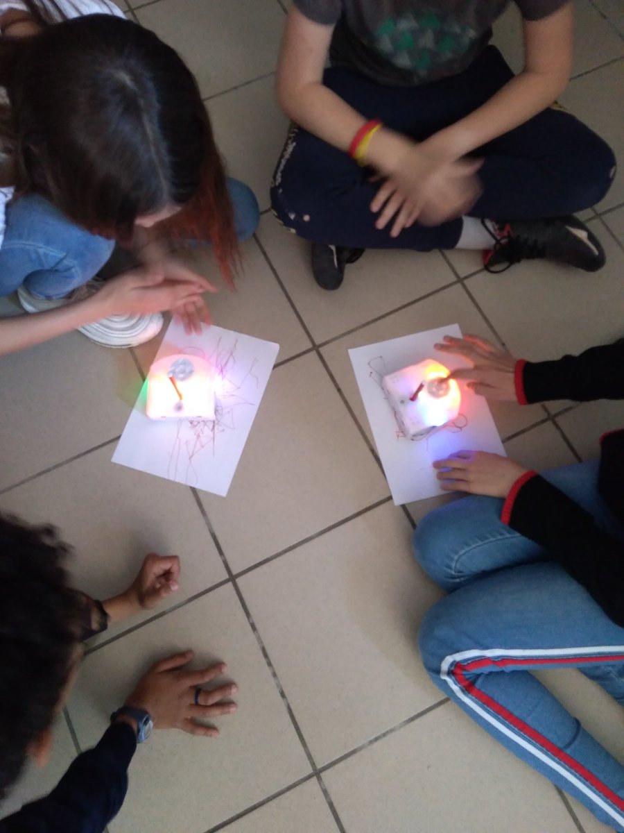 clgjprevert33's tweet photo. Atelier musical et programmation de navette autonome, c'est aussi cela la #SAAPrevert https://t.co/yorViVf7NF