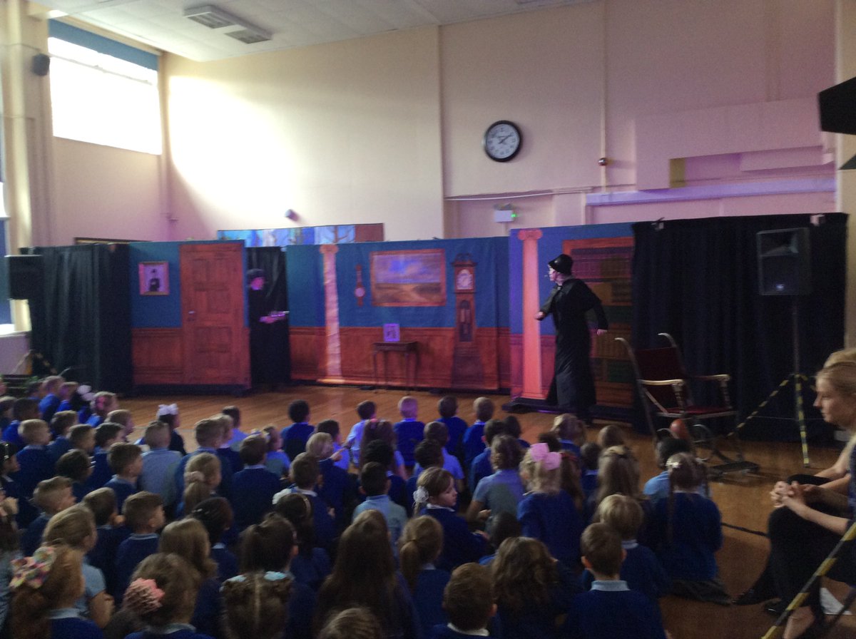 StColumbasCPS's tweet photo. The children had a surprise visit today from @MandMTheatrical with their version of The Secret Garden. @csptsa #funwatching https://t.co/pczQgz04c4