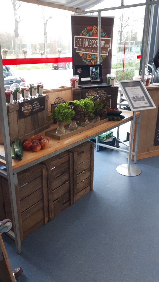 Klaar voor de lenteborrel bij <a href="/eq_rent/">EQ-Rent</a>. Het verhaal vertellen van <a href="/DeProefschuur/">De Proefschuur</a> .